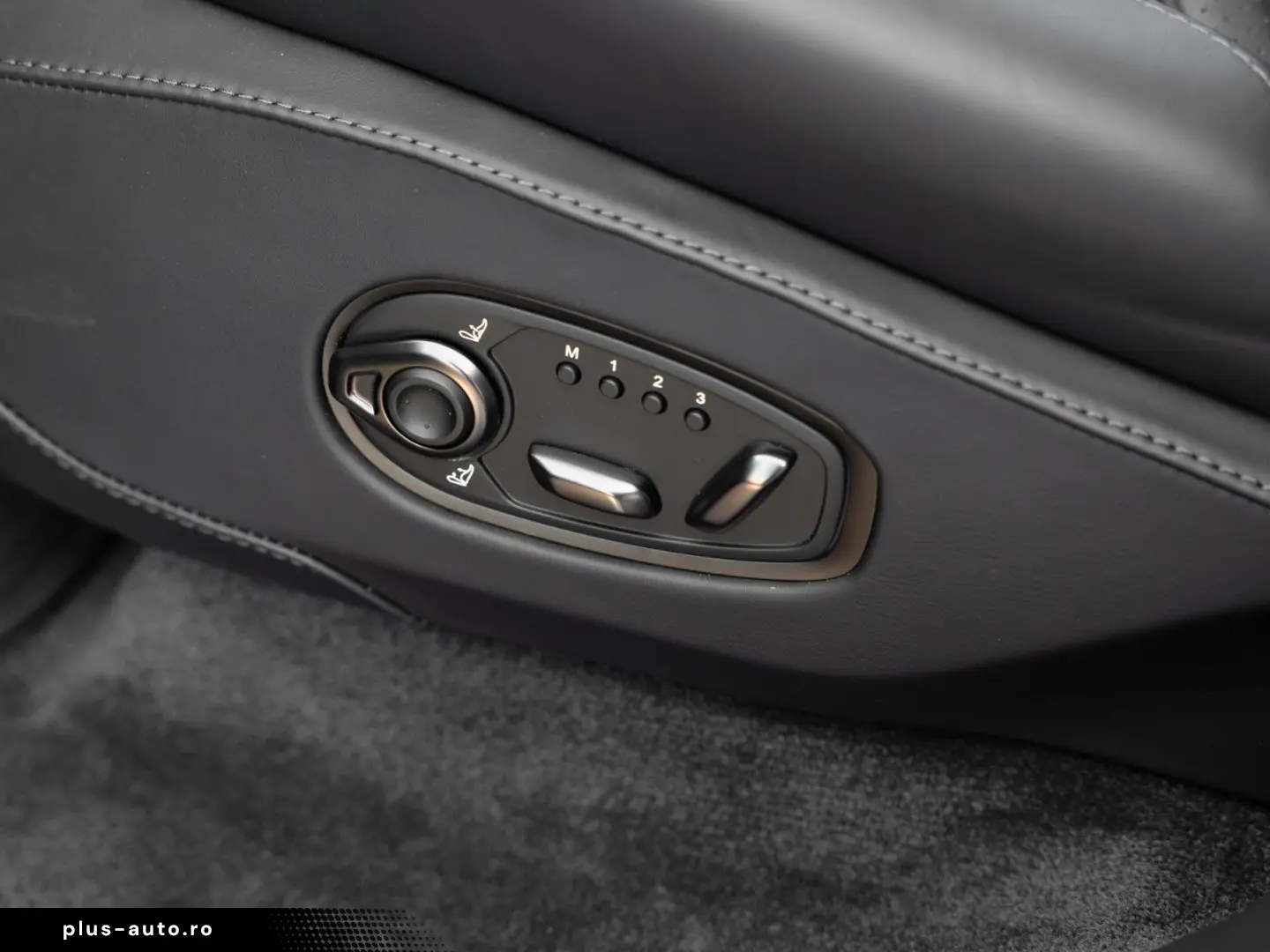 ASTON MARTIN DBX707   Carbon Twill   Duotone Interior