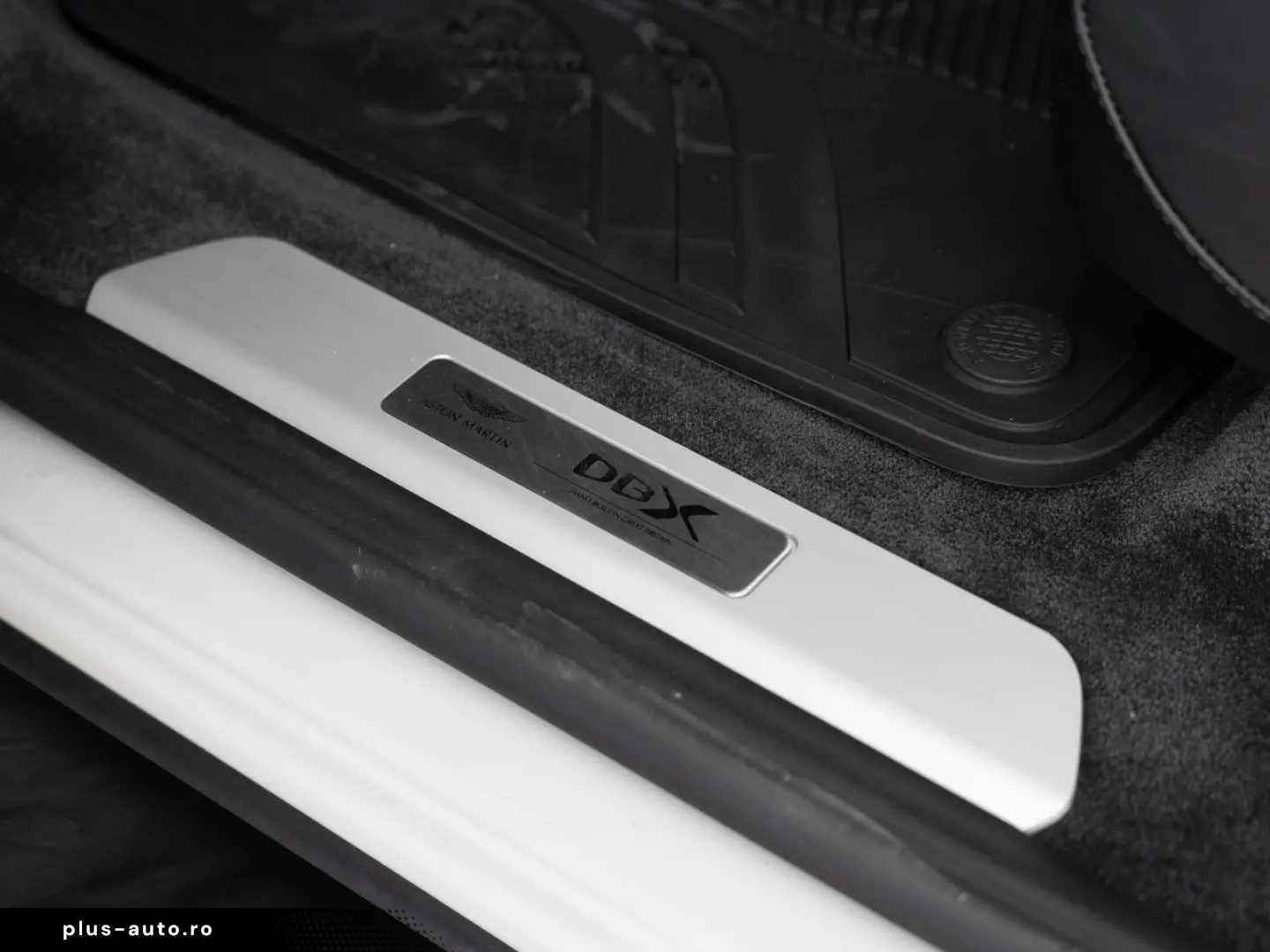 ASTON MARTIN DBX707   Carbon Twill   Duotone Interior