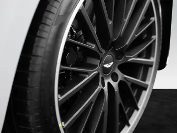 ASTON MARTIN DBX707   Carbon Twill   Duotone Interior