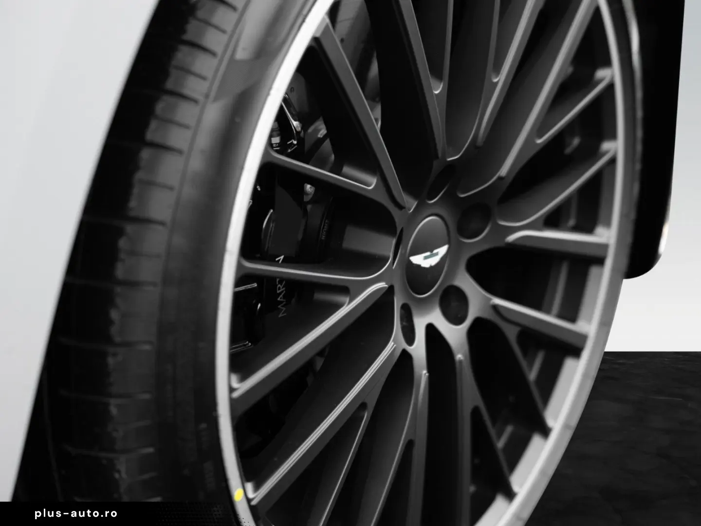 ASTON MARTIN DBX707   Carbon Twill   Duotone Interior