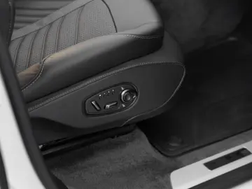 ASTON MARTIN DBX707   Carbon Twill   Duotone Interior