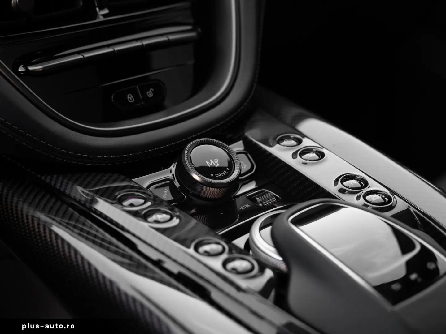 ASTON MARTIN DBX707   Carbon Twill   Duotone Interior