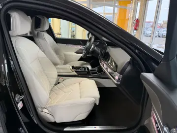 BMW 750e xDrive M Sportpaket Executive Drive Pro
