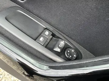 Peugeot 208 An 2014-Benzina 1.2Mpi