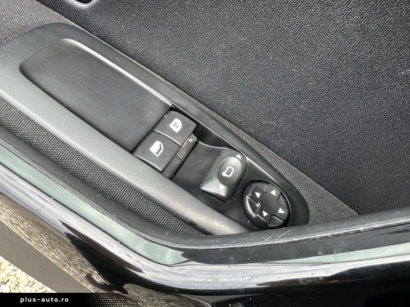 Peugeot 208 An 2014-Benzina 1.2Mpi