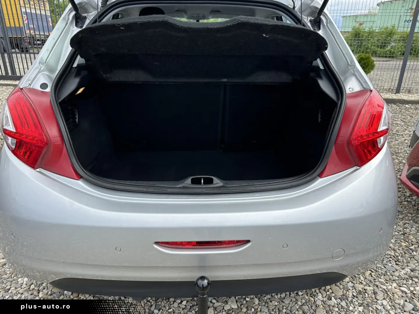 Peugeot 208 An 2014-Benzina 1.2Mpi