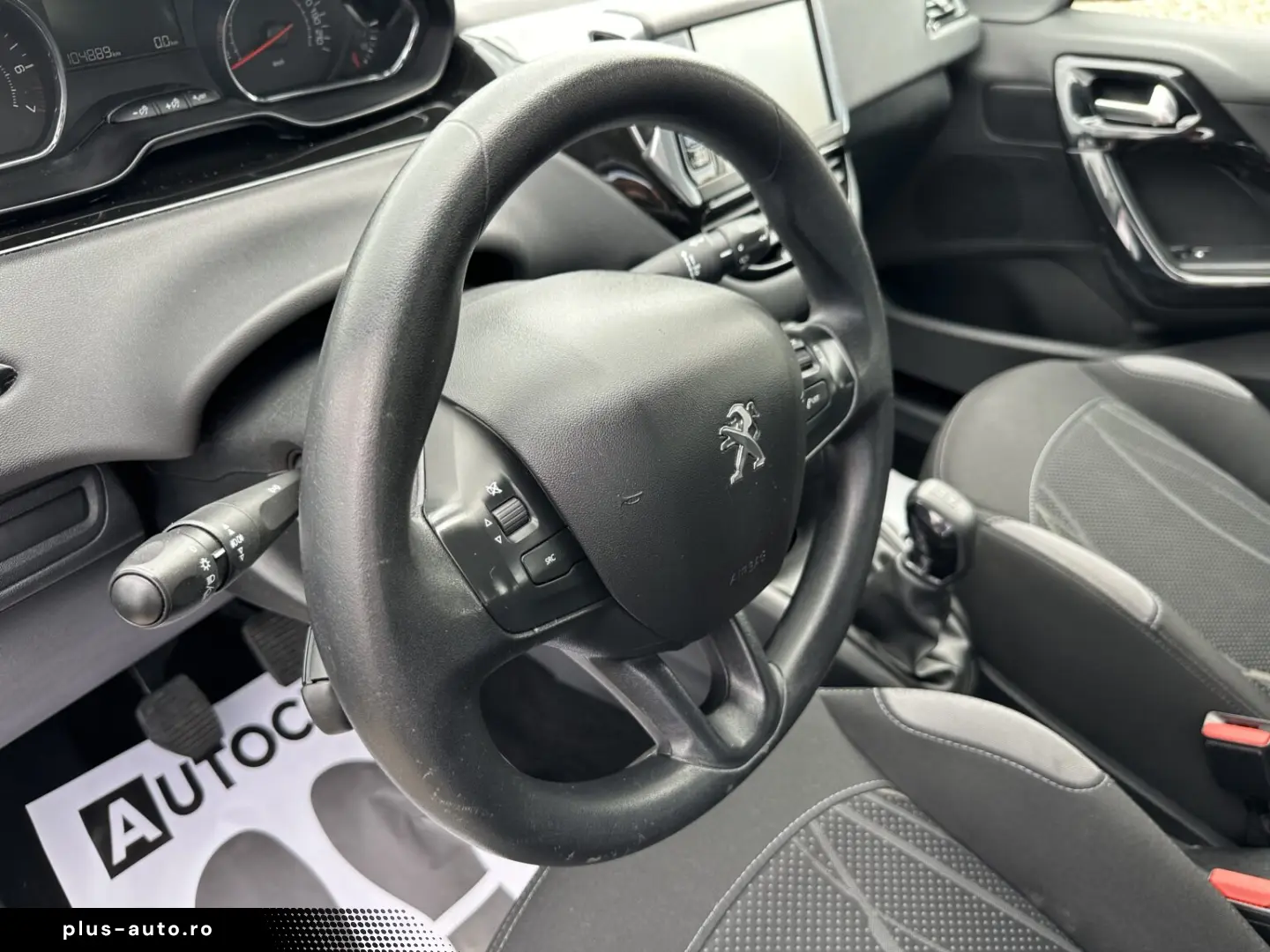 Peugeot 208 An 2014-Benzina 1.2Mpi