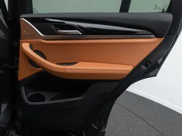 BMW X3 xD30e Kamera AHK HUD DAB Sport Panoram 19Zoll