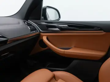 BMW X3 xD30e Kamera AHK HUD DAB Sport Panoram 19Zoll