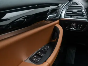 BMW X3 xD30e Kamera AHK HUD DAB Sport Panoram 19Zoll