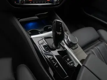 BMW 530e Luxury Line ACC Laser 360  HUD DAB Sport