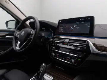 BMW 530e Luxury Line ACC Laser 360  HUD DAB Sport