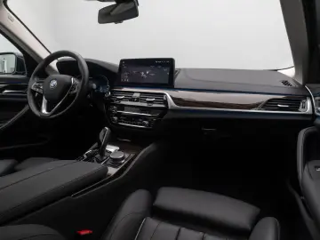 BMW 530e Luxury Line ACC Laser 360  HUD DAB Sport