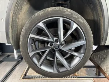 SKODA Kodiaq Sportline 2.0 TSI DSG 4x4 AHK PANO ACC