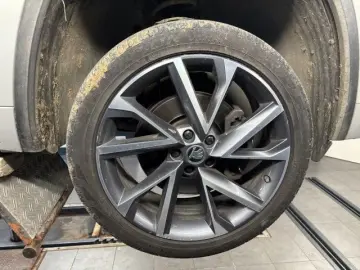 SKODA Kodiaq Sportline 2.0 TSI DSG 4x4 AHK PANO ACC