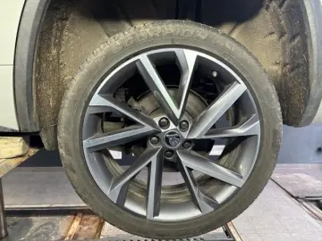 SKODA Kodiaq Sportline 2.0 TSI DSG 4x4 AHK PANO ACC