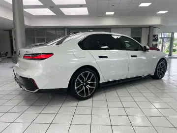 BMW 740 d xD M-Sport PANO-SKY ICONIC STHZG SOFT B&W