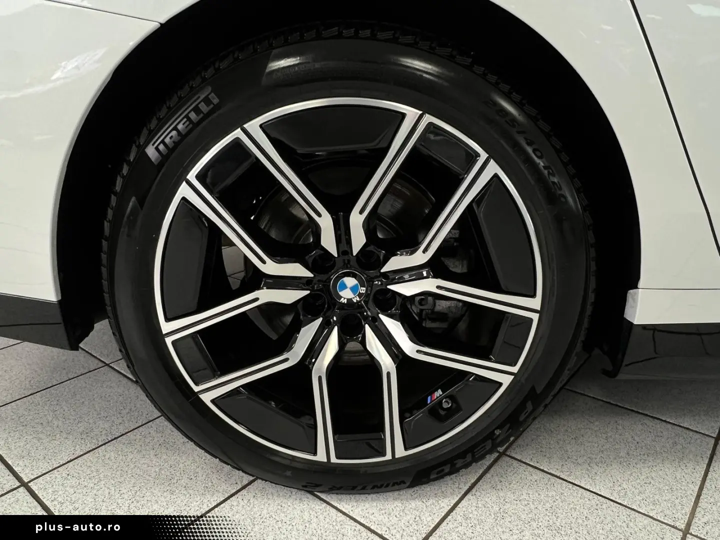 BMW 740 d xD M-Sport PANO-SKY ICONIC STHZG SOFT B&W