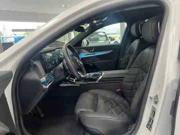 BMW 740 d xD M-Sport PANO-SKY ICONIC STHZG SOFT B&W