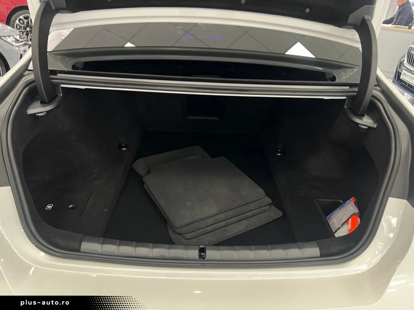 BMW 740 d xD M-Sport PANO-SKY ICONIC STHZG SOFT B&W