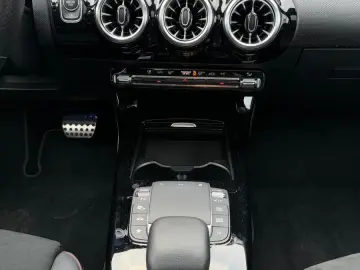 MERCEDES-BENZ CLA 250 AMG Line 4Matic