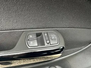 OPEL CORSA 1.4 BENZINA AUTOMAT