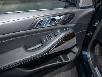 BMW X5 xDrive30d M Sport AHK RFK NAVI LED PDC V H