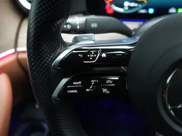 MERCEDES-BENZ E 300 e 4Matic 9G-Tronic AMG Leder Dis&hellip;