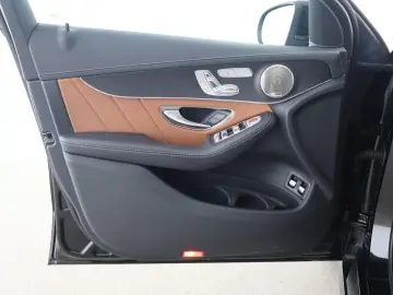 MERCEDES-BENZ GLC 300 e 4M AMG AHK Distronic Leder braun HUD