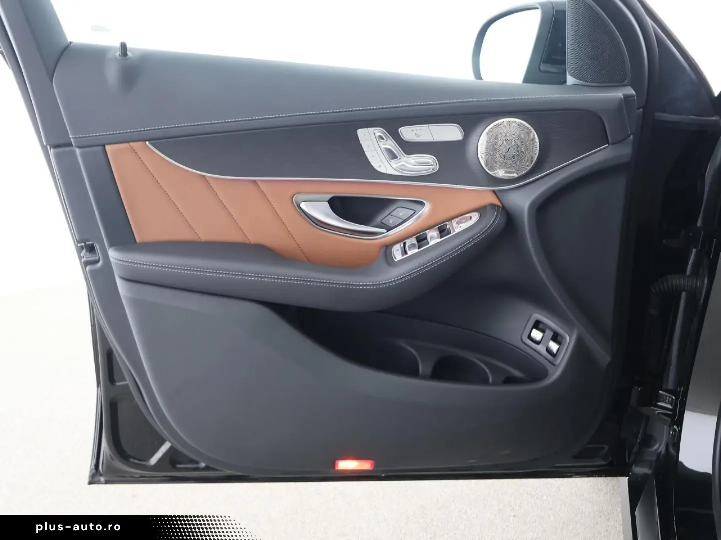 MERCEDES-BENZ GLC 300 e 4M AMG AHK Distronic Leder braun HUD