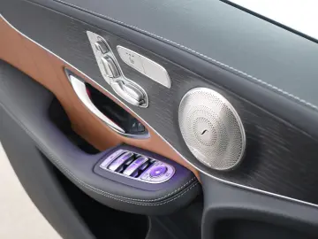 MERCEDES-BENZ GLC 300 e 4M AMG AHK Distronic Leder braun HUD