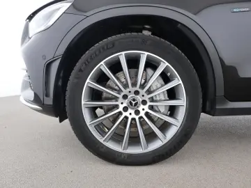 MERCEDES-BENZ GLC 300 e 4M AMG AHK Distronic Leder braun HUD