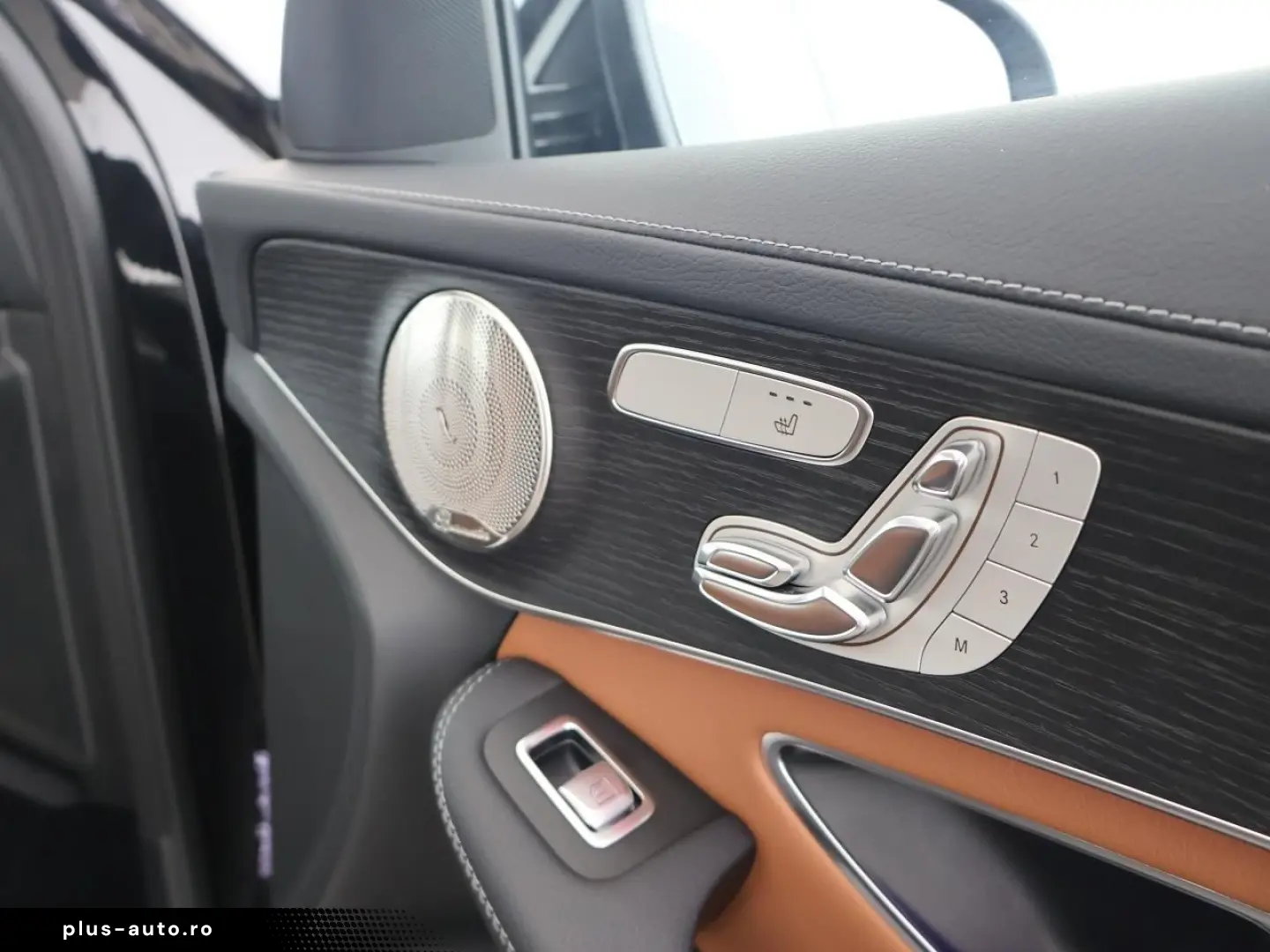 MERCEDES-BENZ GLC 300 e 4M AMG AHK Distronic Leder braun HUD