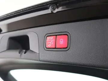 MERCEDES-BENZ GLC 300 e 4M AMG AHK Distronic Leder braun HUD