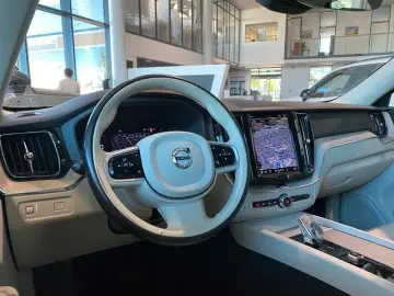 VOLVO XC 60 AWD Inscription Sthz Memory H&K AHK 360