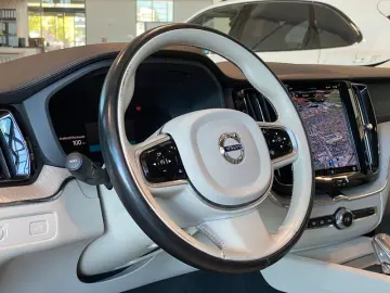 VOLVO XC 60 AWD Inscription Sthz Memory H&K AHK 360