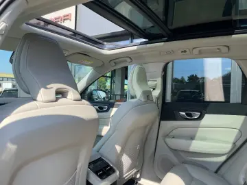 VOLVO XC60 B4 AWD Ultimate Bright Navi SHZ ACC