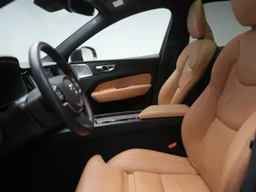 VOLVO XC 60  B5 D AWD Geartronic Inscription Leder Kam