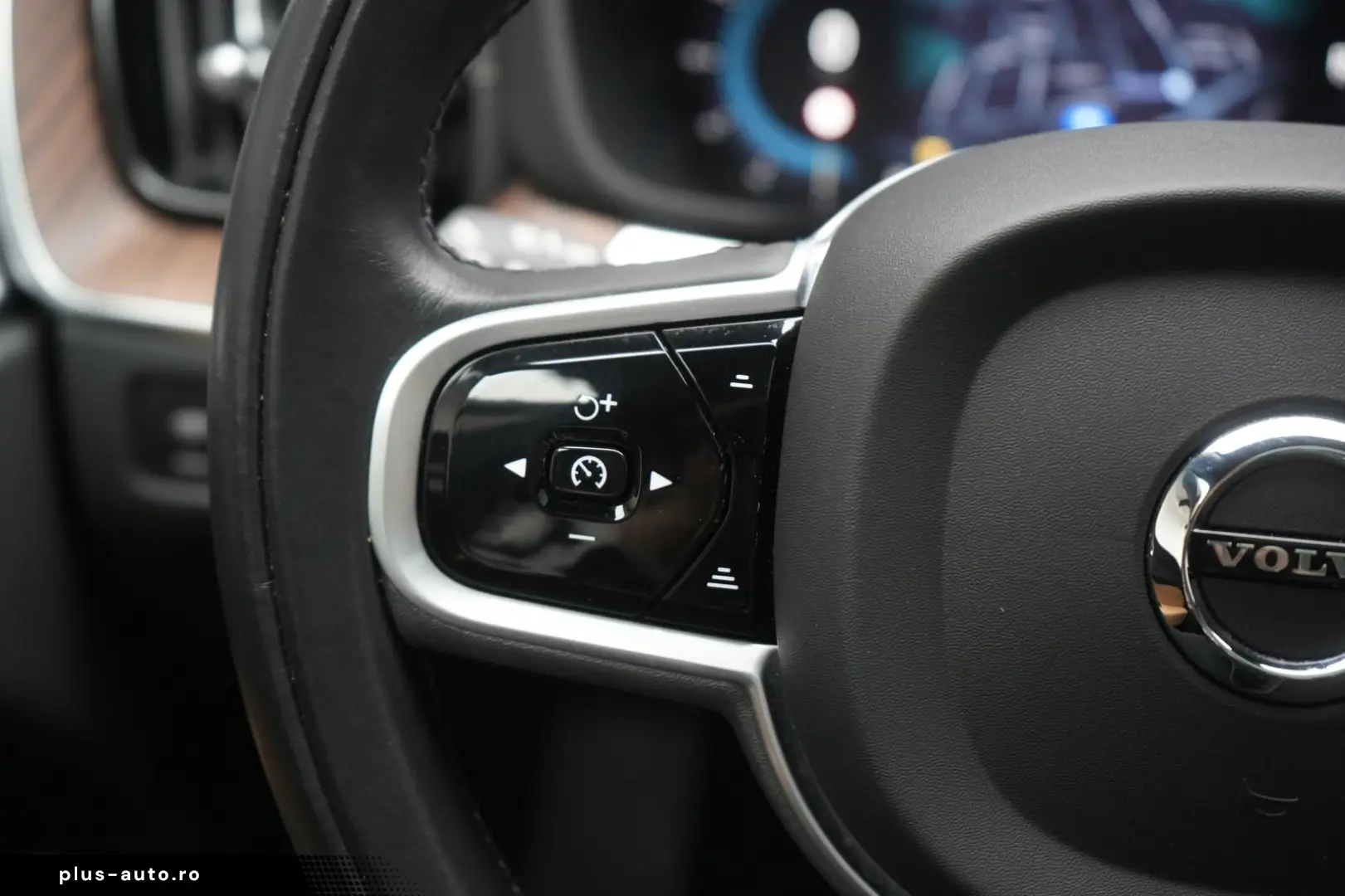 VOLVO XC 60  B5 D AWD Geartronic Inscription Leder Kam