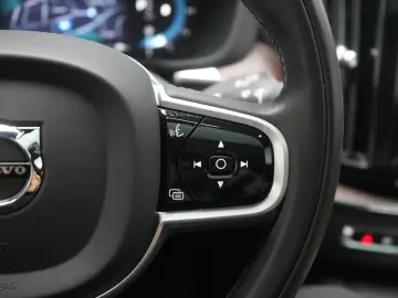 VOLVO XC 60  B5 D AWD Geartronic Inscription Leder Kam