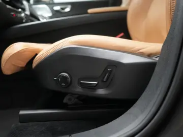 VOLVO XC 60  B5 D AWD Geartronic Inscription Leder Kam