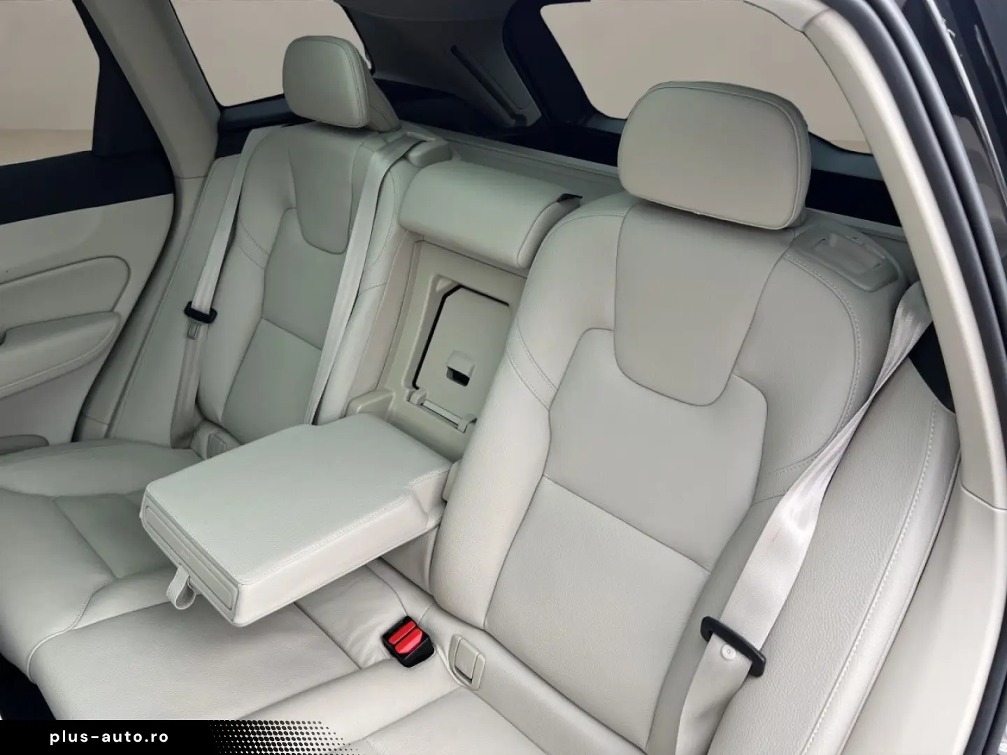 VOLVO XC60 T6 AWD Inscription Expr. SD NAVI LED 18LM