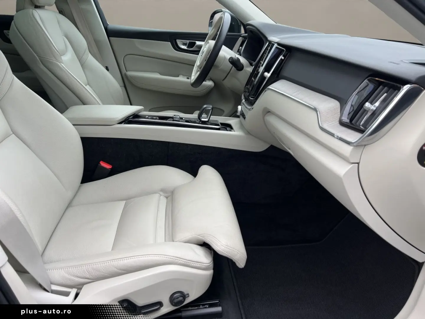 VOLVO XC60 T6 AWD Inscription Expr. SD NAVI LED 18LM