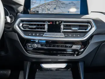 BMW X3 xDrive30e RFK NAVI LED PDC V H DAB Parkass.