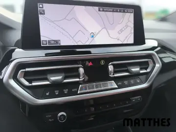 BMW X3 xDrive30e Parkassistent Head-up-Display Fernl