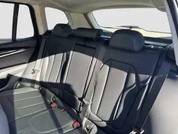 BMW X3 xDrive 30e (Navi LED Pano HUD Leder WLAN)