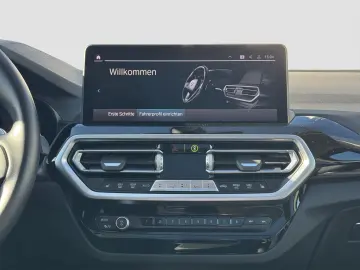 BMW X3 xDrive 30e (Navi LED Pano HUD Leder WLAN)