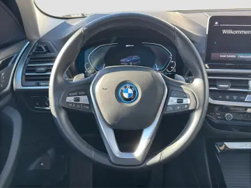 BMW X3 xDrive 30e (Navi LED Pano HUD Leder WLAN)