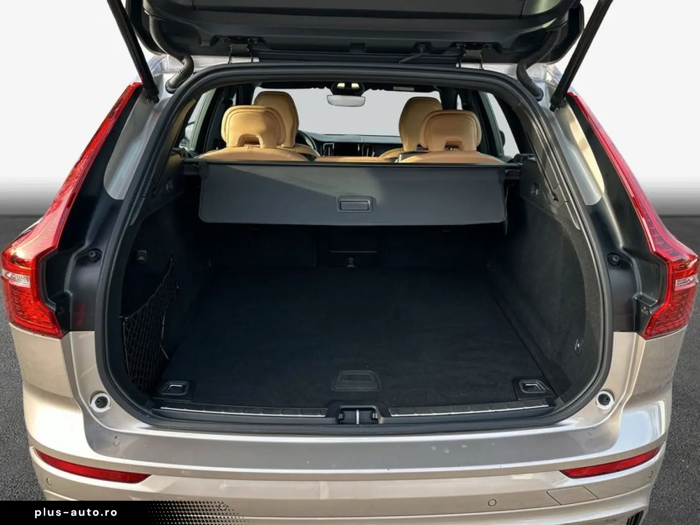 VOLVO XC60 B5 B AWD Plus Dark