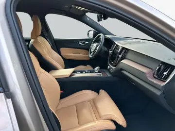 VOLVO XC60 B5 B AWD Plus Dark